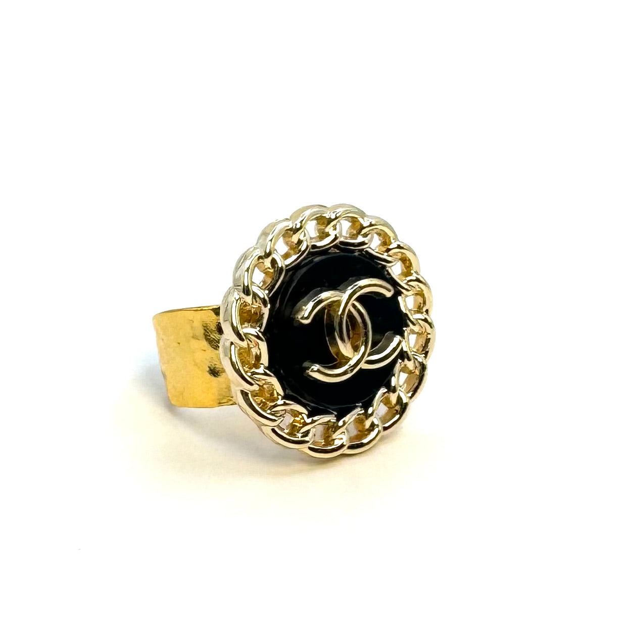 Black Round Chain Border Button Ring