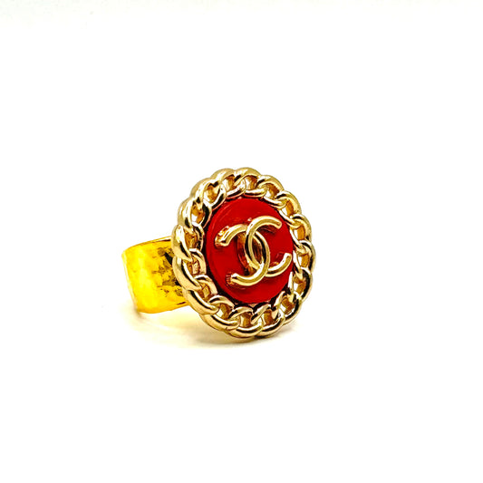 Red Chain Border Button Ring