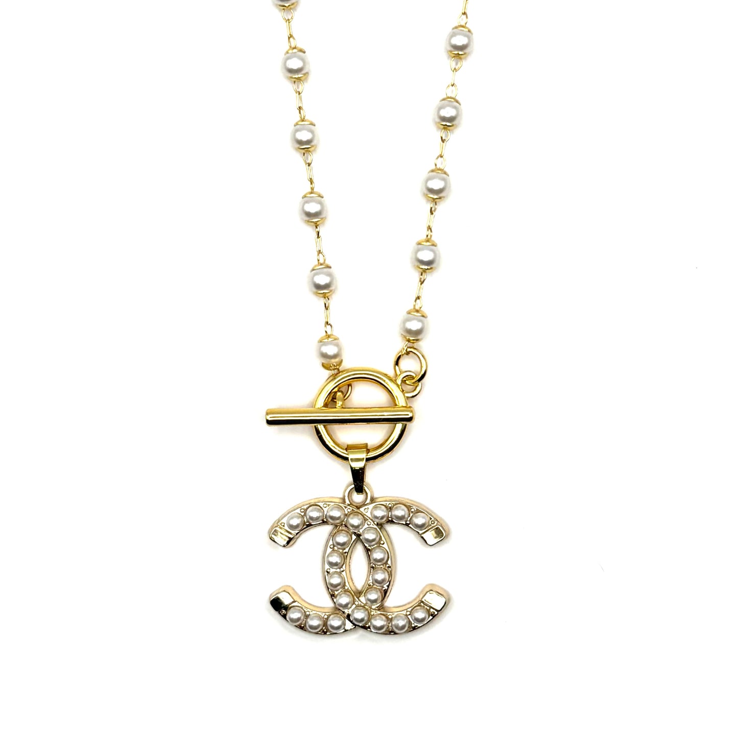All Pearly Toggle Clasp Necklace